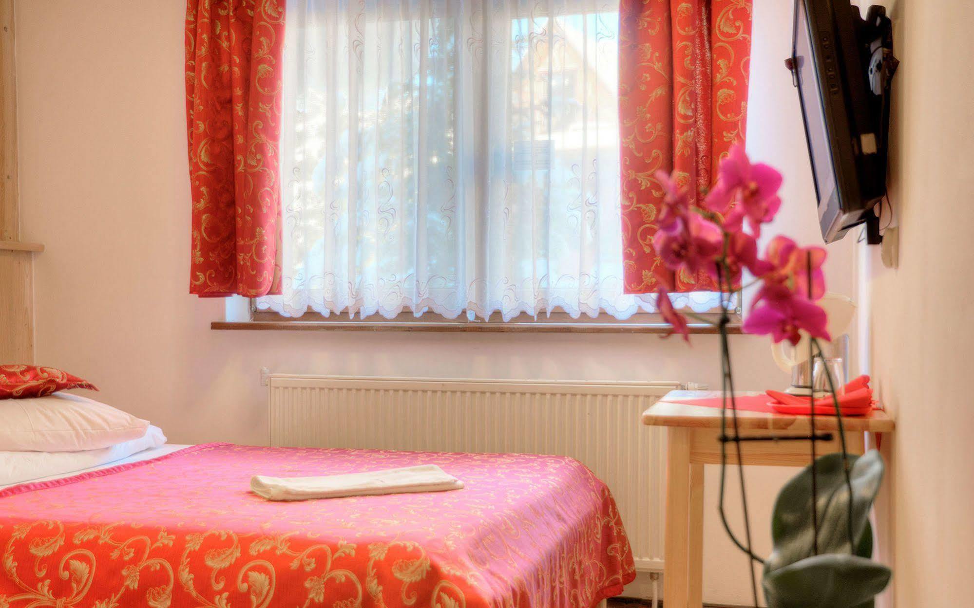 U Podnoza Tatr Cztery Pory Roku Bed & Breakfast 3*
